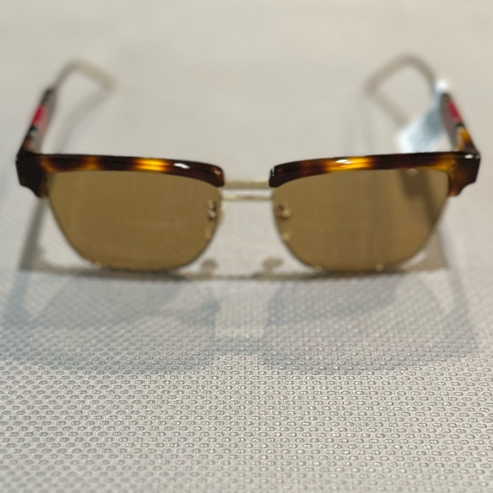 Men’s Gucci sunglasses